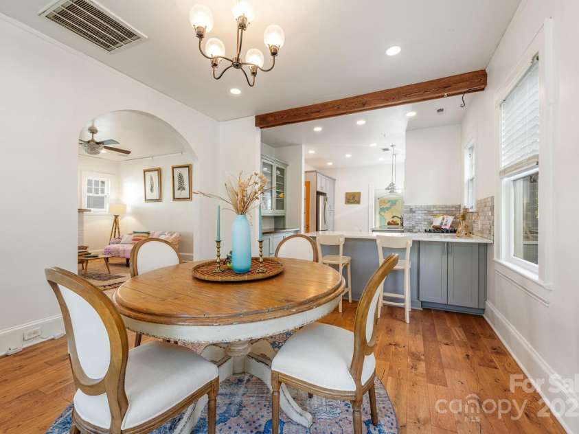 2221 Commonwealth Avenue, Charlotte, NC 28205.  MLS# CAR4245508, YatesRealty ID 11199. 