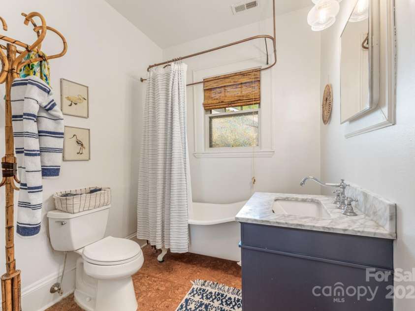 2221 Commonwealth Avenue, Charlotte, NC 28205.  MLS# CAR4245508, YatesRealty ID 11199. 