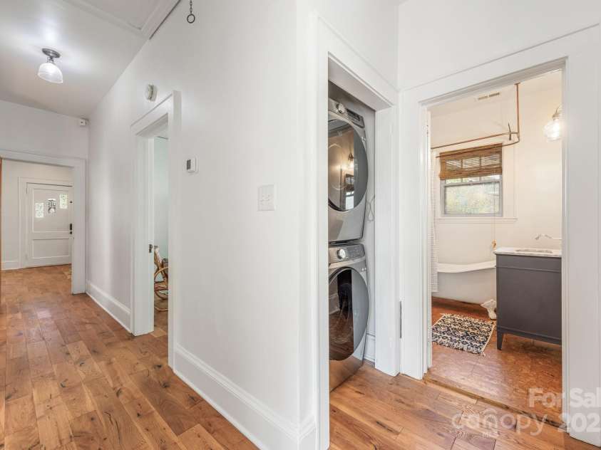 2221 Commonwealth Avenue, Charlotte, NC 28205.  MLS# CAR4245508, YatesRealty ID 11199. 