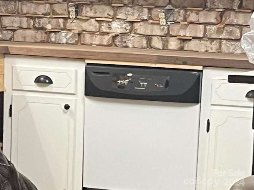 4444 Rock Barn Road, Claremont, NC 28610.  MLS# CAR4147820, YatesRealty ID 112. New kitchen backsplash recently installed