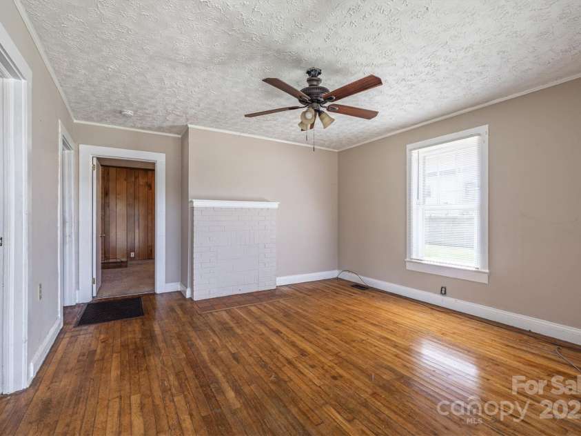 521 Praley Street, Valdese, NC 28690.  MLS# CAR4308138, YatesRealty ID 112. 