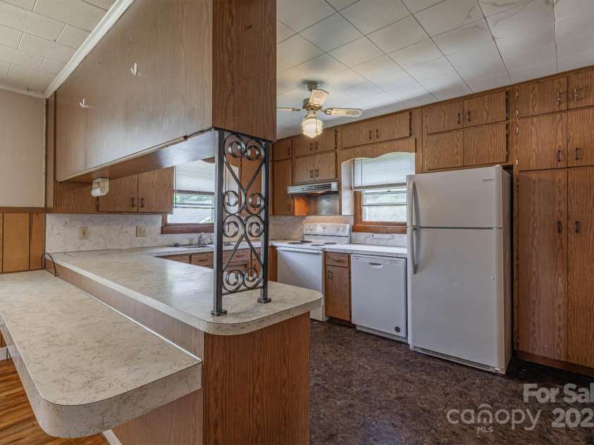 521 Praley Street, Valdese, NC 28690.  MLS# CAR4308138, YatesRealty ID 112. 