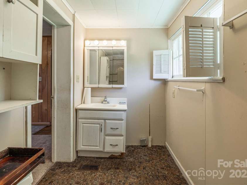 521 Praley Street, Valdese, NC 28690.  MLS# CAR4308138, YatesRealty ID 112. 