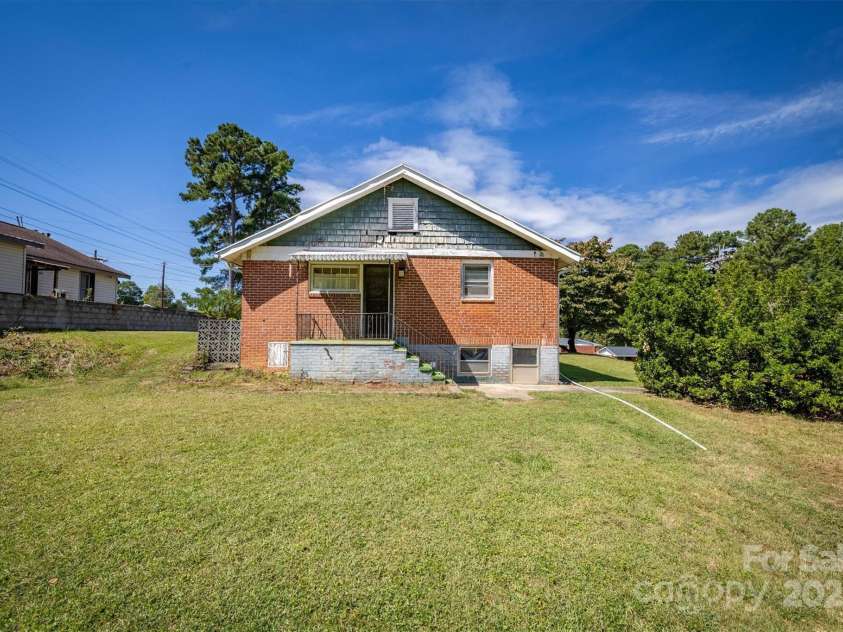 521 Praley Street, Valdese, NC 28690.  MLS# CAR4308138, YatesRealty ID 112. 