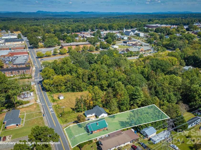 521 Praley Street, Valdese, NC 28690.  MLS# CAR4308138, YatesRealty ID 112. 