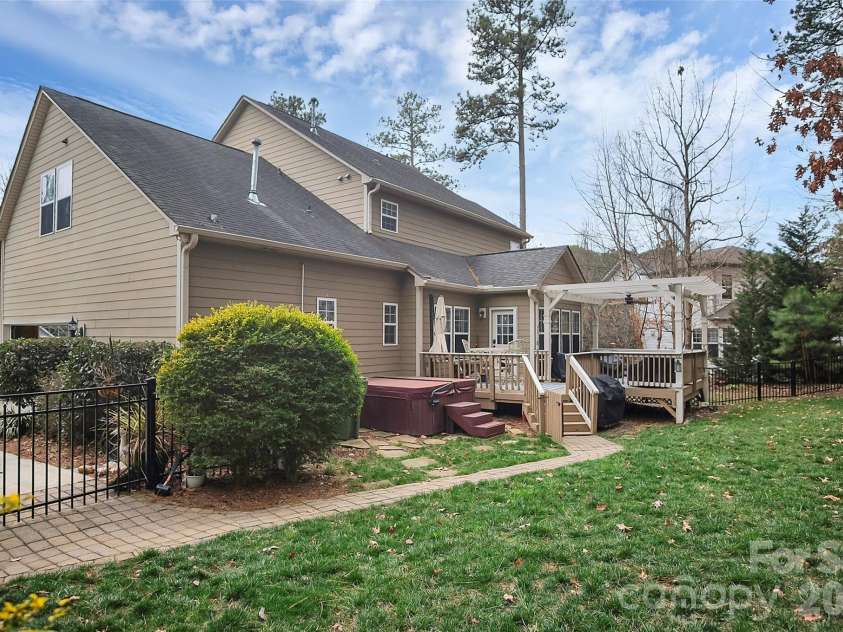401 Brookridge Drive, Mount Holly, NC 28120.  MLS# CAR4333575, YatesRealty ID 11200. 