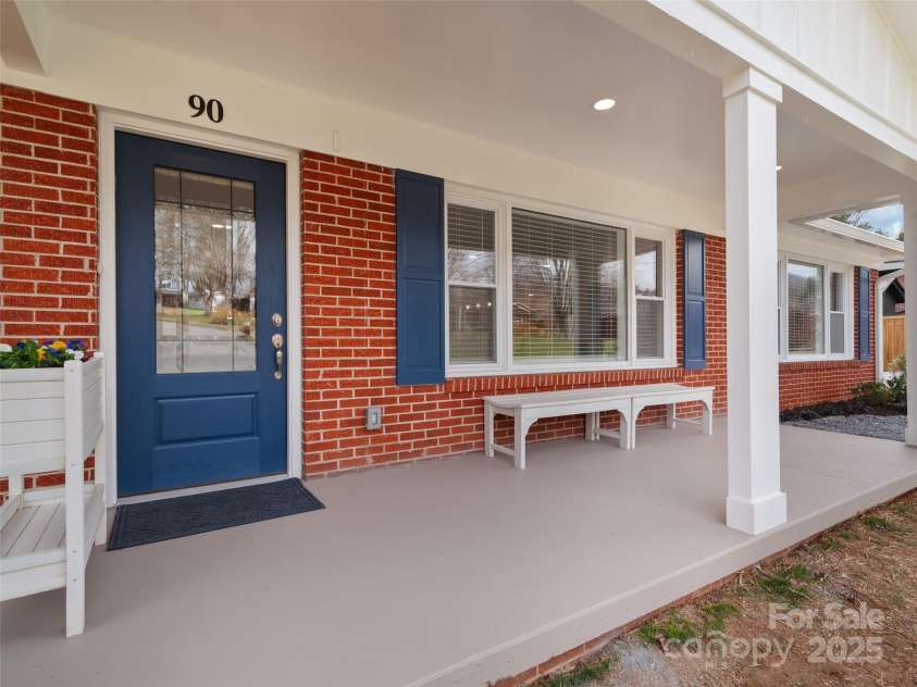 90 Broad Street, Waynesville, NC 28786.  MLS# CAR4249969, YatesRealty ID 11200. 