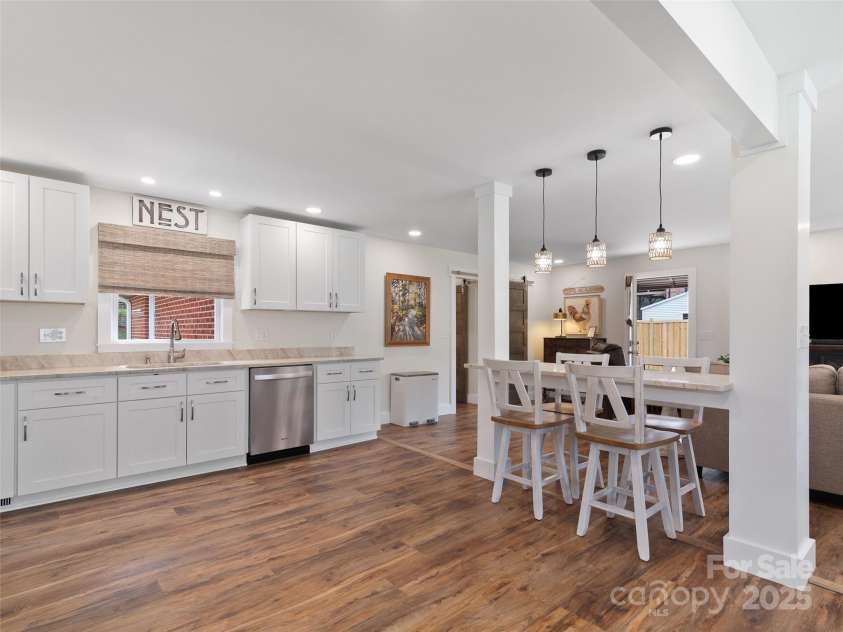 90 Broad Street, Waynesville, NC 28786.  MLS# CAR4249969, YatesRealty ID 11200. 