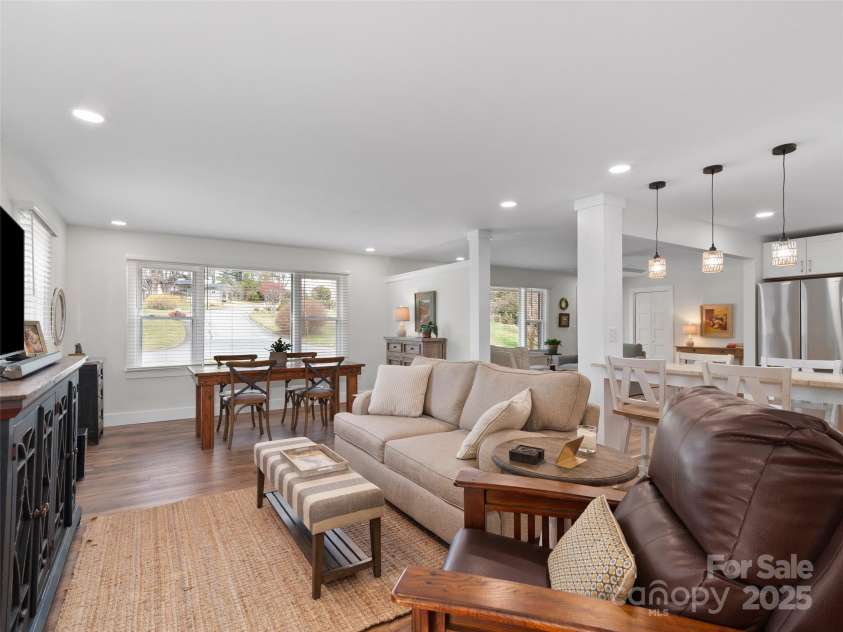 90 Broad Street, Waynesville, NC 28786.  MLS# CAR4249969, YatesRealty ID 11200. 