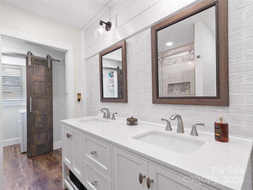 90 Broad Street, Waynesville, NC 28786.  MLS# CAR4249969, YatesRealty ID 11200. 