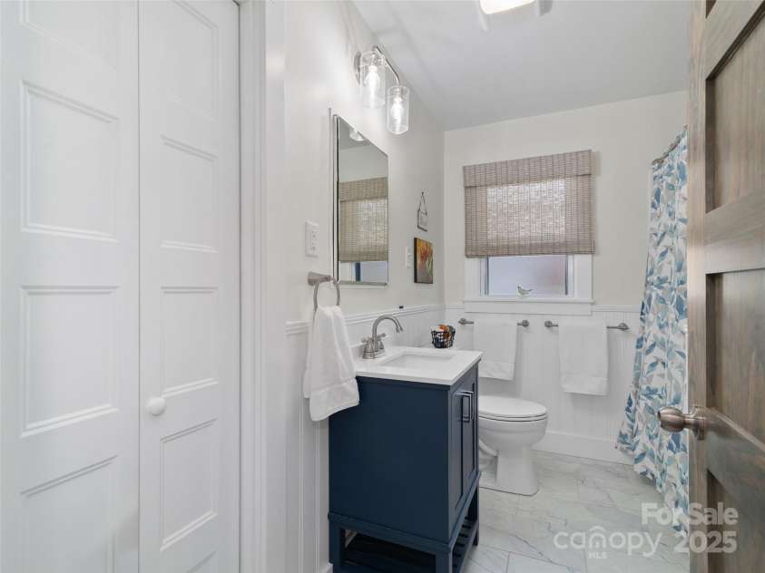 90 Broad Street, Waynesville, NC 28786.  MLS# CAR4249969, YatesRealty ID 11200. 