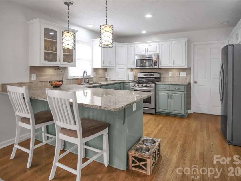 120 Oak Point Drive, Cherryville, NC 28021.  MLS# CAR4359996, YatesRealty ID 11201. 