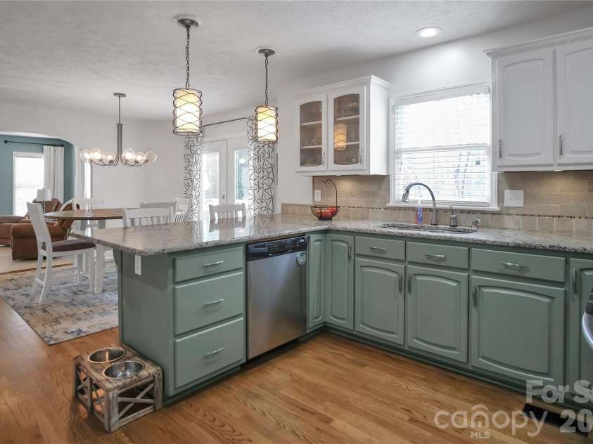 120 Oak Point Drive, Cherryville, NC 28021.  MLS# CAR4359996, YatesRealty ID 11201. 