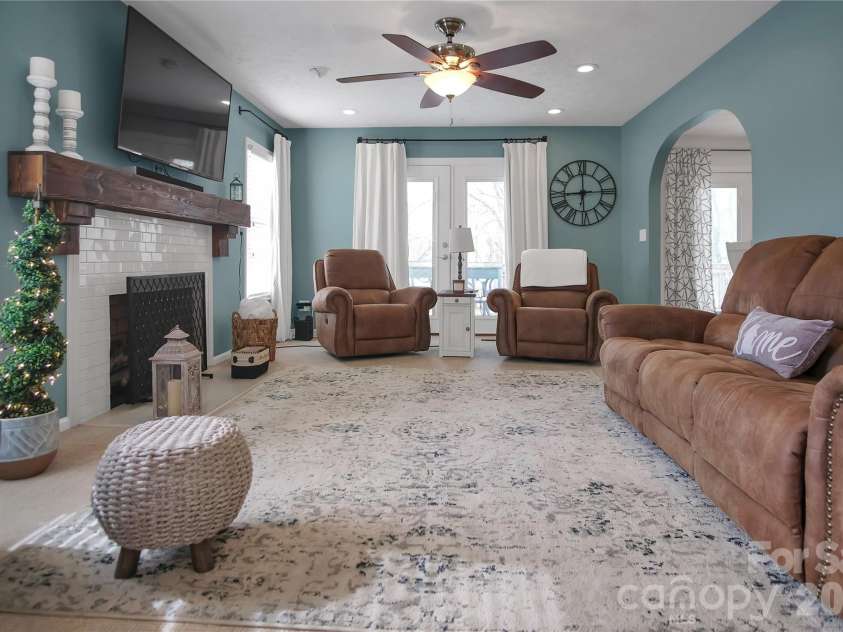 120 Oak Point Drive, Cherryville, NC 28021.  MLS# CAR4359996, YatesRealty ID 11201. 
