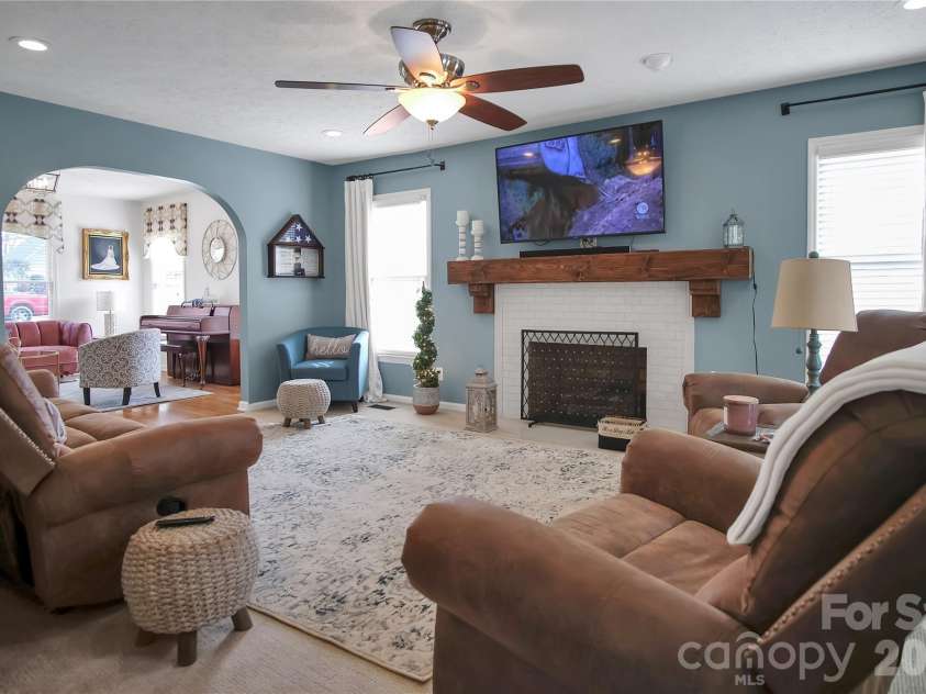 120 Oak Point Drive, Cherryville, NC 28021.  MLS# CAR4359996, YatesRealty ID 11201. 
