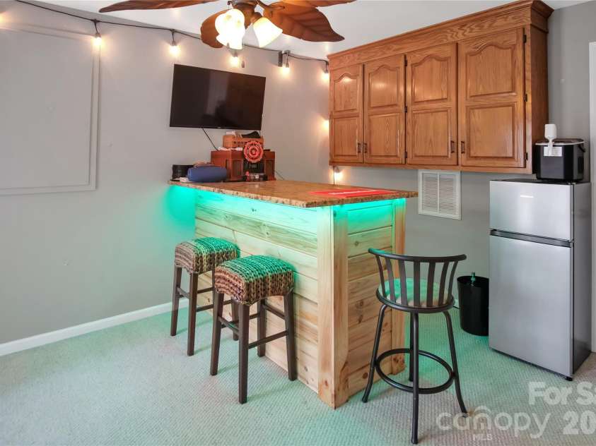 120 Oak Point Drive, Cherryville, NC 28021.  MLS# CAR4359996, YatesRealty ID 11201. 