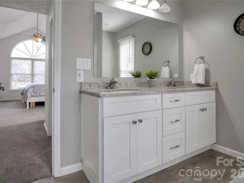 120 Oak Point Drive, Cherryville, NC 28021.  MLS# CAR4359996, YatesRealty ID 11201. 