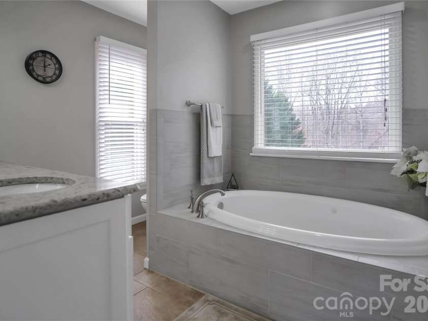 120 Oak Point Drive, Cherryville, NC 28021.  MLS# CAR4359996, YatesRealty ID 11201. 