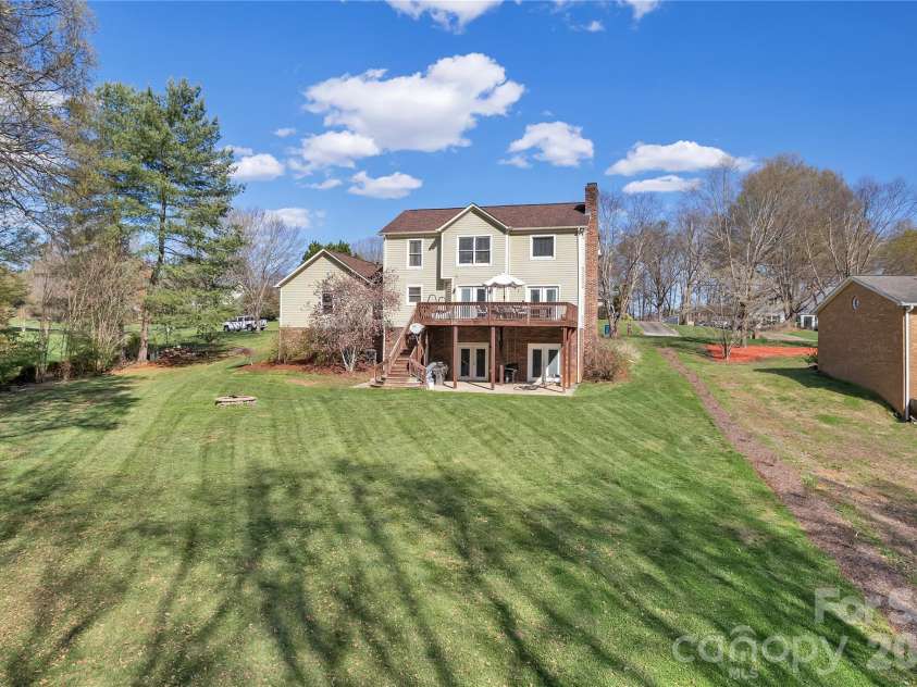 120 Oak Point Drive, Cherryville, NC 28021.  MLS# CAR4359996, YatesRealty ID 11201. 