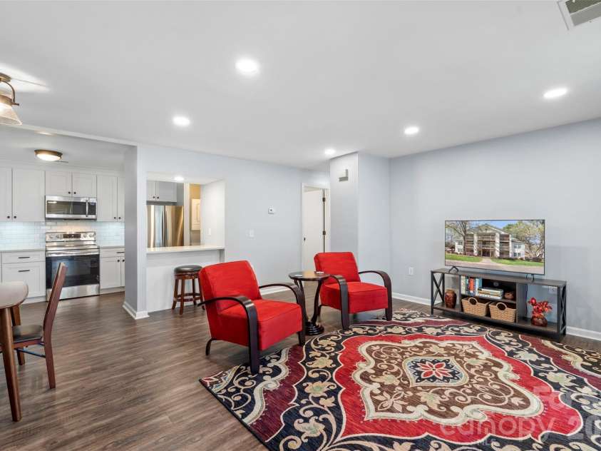 1032 Churchill Downs Court, Charlotte, NC 28211.  MLS# CAR4358001, YatesRealty ID 11202. Open Floor Plan! 