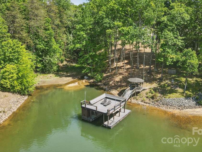 2501 Mt Isle Harbor Drive, Charlotte, NC 28214.  MLS# CAR4247773, YatesRealty ID 11202. 