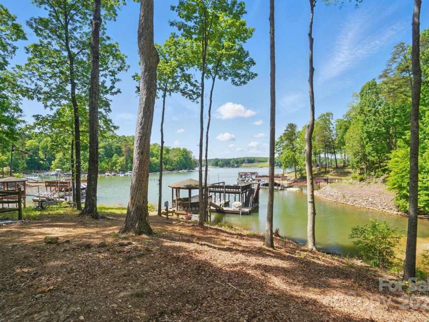 2501 Mt Isle Harbor Drive, Charlotte, NC 28214.  MLS# CAR4247773, YatesRealty ID 11202. 