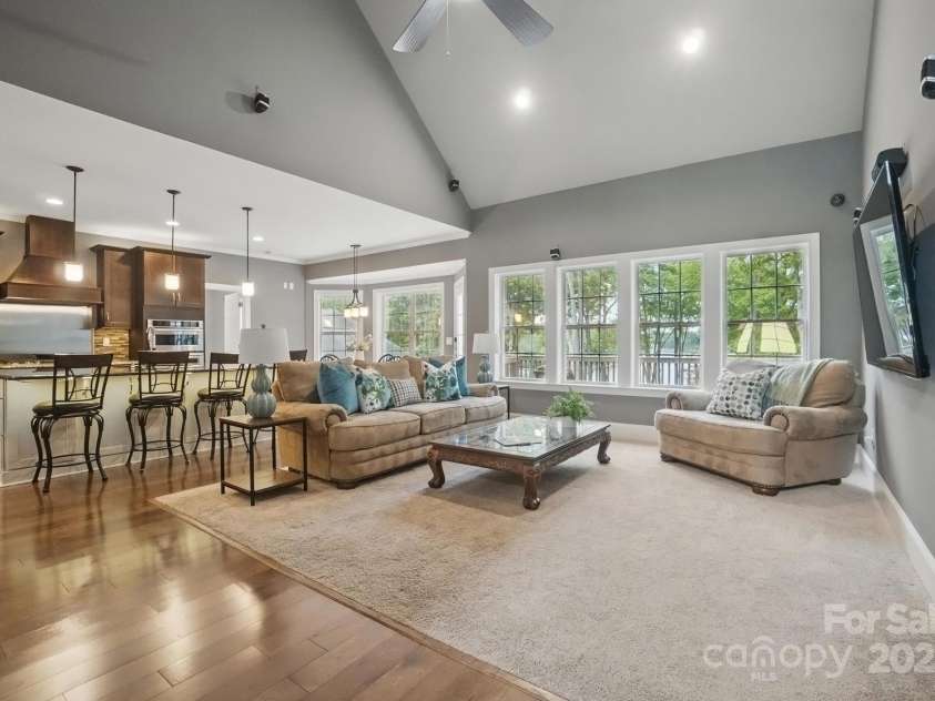 2501 Mt Isle Harbor Drive, Charlotte, NC 28214.  MLS# CAR4247773, YatesRealty ID 11202. 