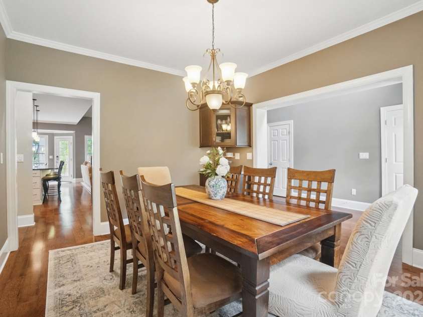 2501 Mt Isle Harbor Drive, Charlotte, NC 28214.  MLS# CAR4247773, YatesRealty ID 11202. 