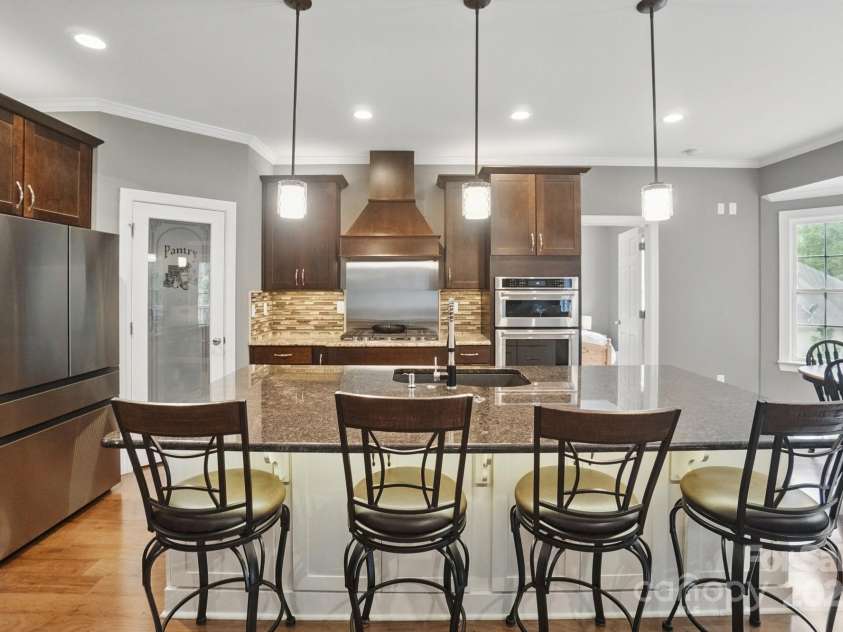 2501 Mt Isle Harbor Drive, Charlotte, NC 28214.  MLS# CAR4247773, YatesRealty ID 11202. 