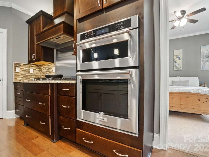 2501 Mt Isle Harbor Drive, Charlotte, NC 28214.  MLS# CAR4247773, YatesRealty ID 11202. 