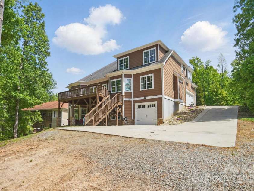 2501 Mt Isle Harbor Drive, Charlotte, NC 28214.  MLS# CAR4247773, YatesRealty ID 11202. 