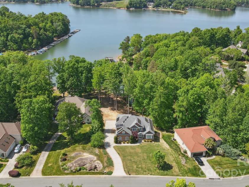 2501 Mt Isle Harbor Drive, Charlotte, NC 28214.  MLS# CAR4247773, YatesRealty ID 11202. 