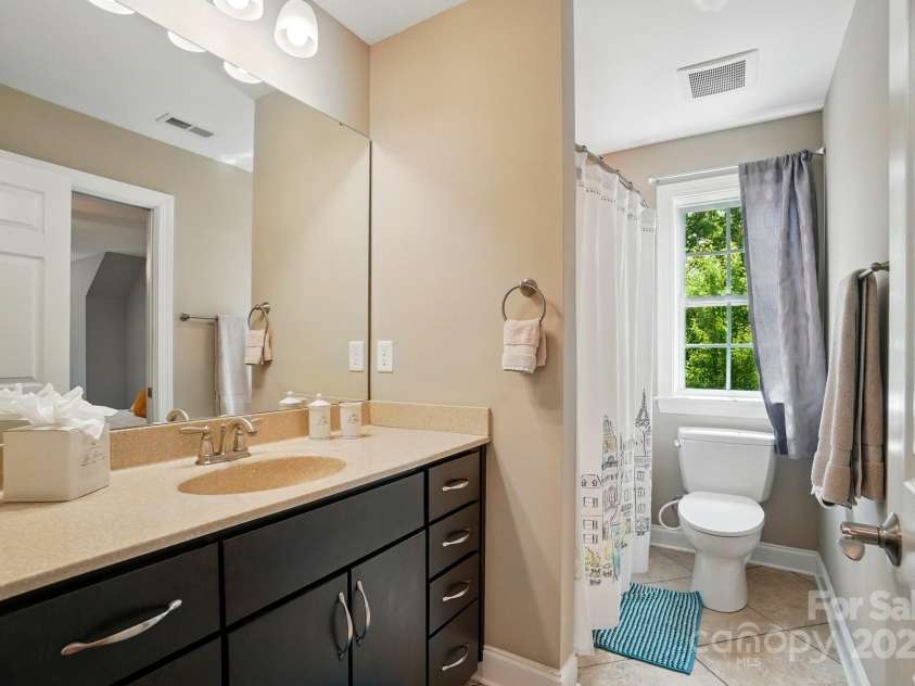2501 Mt Isle Harbor Drive, Charlotte, NC 28214.  MLS# CAR4247773, YatesRealty ID 11202. 