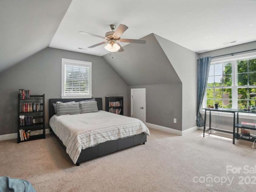 2501 Mt Isle Harbor Drive, Charlotte, NC 28214.  MLS# CAR4247773, YatesRealty ID 11202. 