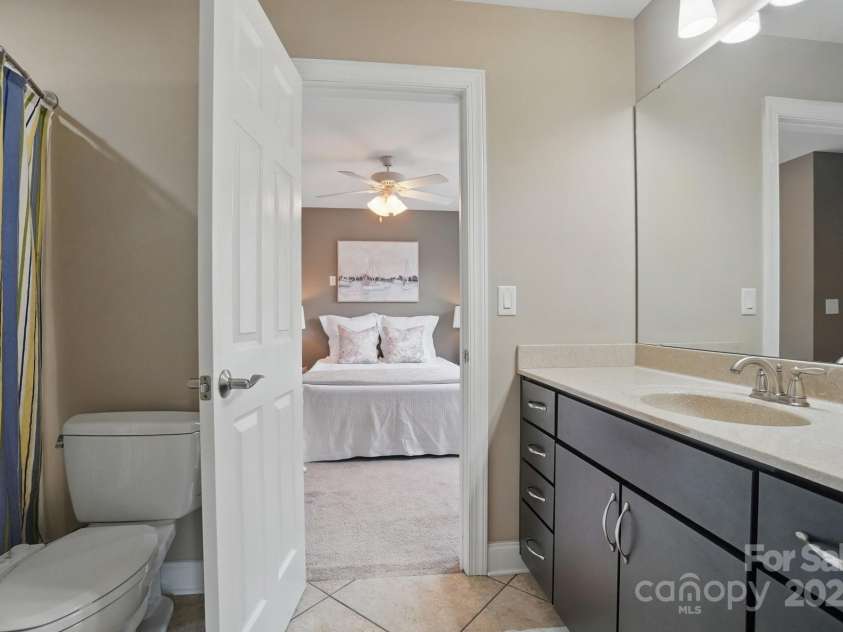 2501 Mt Isle Harbor Drive, Charlotte, NC 28214.  MLS# CAR4247773, YatesRealty ID 11202. 