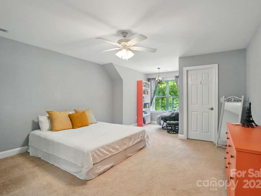 2501 Mt Isle Harbor Drive, Charlotte, NC 28214.  MLS# CAR4247773, YatesRealty ID 11202. 
