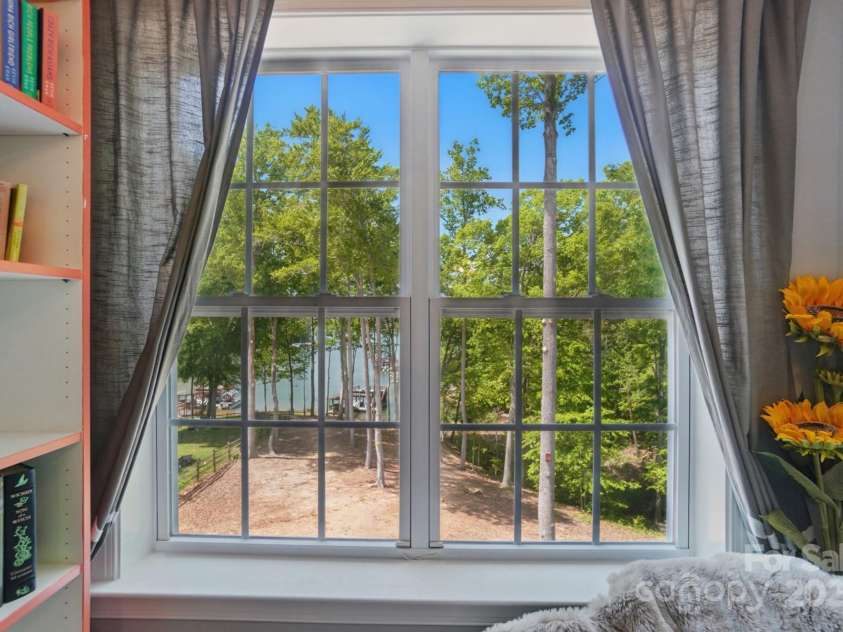 2501 Mt Isle Harbor Drive, Charlotte, NC 28214.  MLS# CAR4247773, YatesRealty ID 11202. 