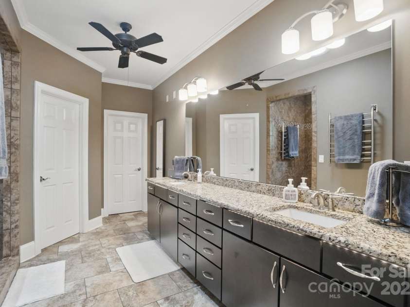 2501 Mt Isle Harbor Drive, Charlotte, NC 28214.  MLS# CAR4247773, YatesRealty ID 11202. 