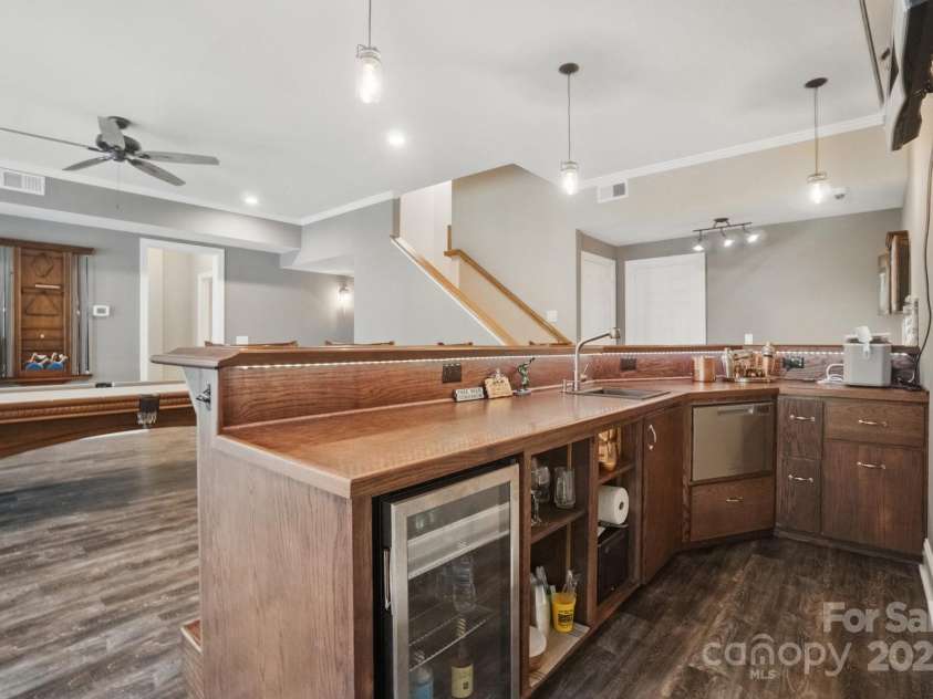 2501 Mt Isle Harbor Drive, Charlotte, NC 28214.  MLS# CAR4247773, YatesRealty ID 11202. 