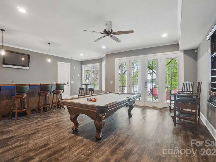 2501 Mt Isle Harbor Drive, Charlotte, NC 28214.  MLS# CAR4247773, YatesRealty ID 11202. 