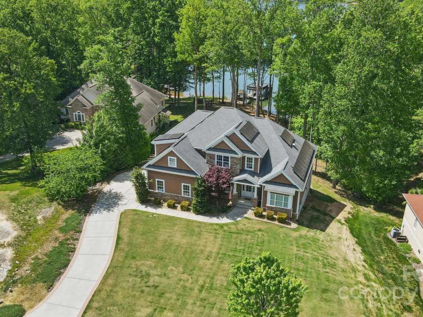 2501 Mt Isle Harbor Drive, Charlotte, NC 28214.  MLS# CAR4247773, YatesRealty ID 11202. 
