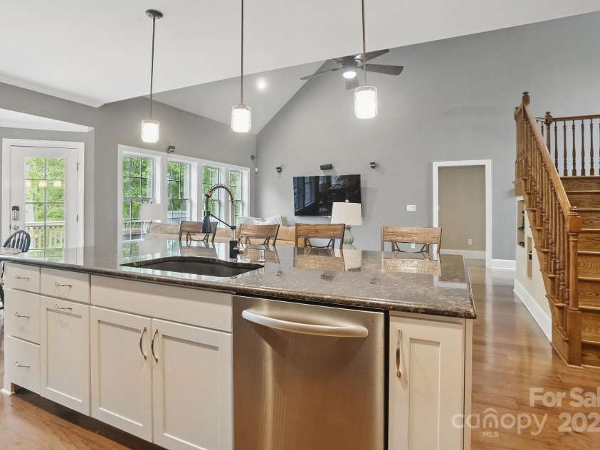 2501 Mt Isle Harbor Drive, Charlotte, NC 28214.  MLS# CAR4247773, YatesRealty ID 11202. 