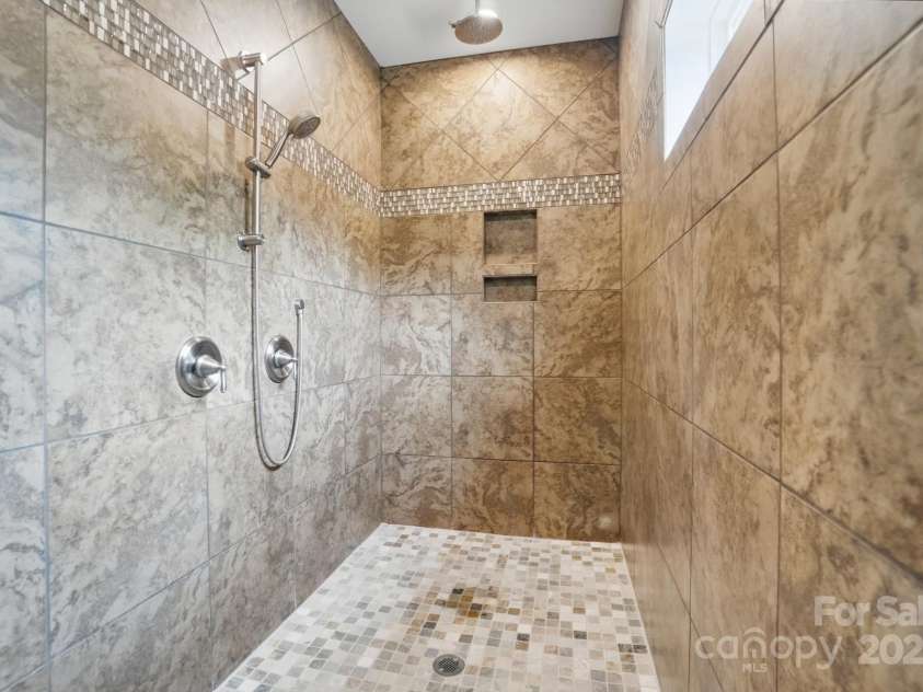 2501 Mt Isle Harbor Drive, Charlotte, NC 28214.  MLS# CAR4247773, YatesRealty ID 11202. 