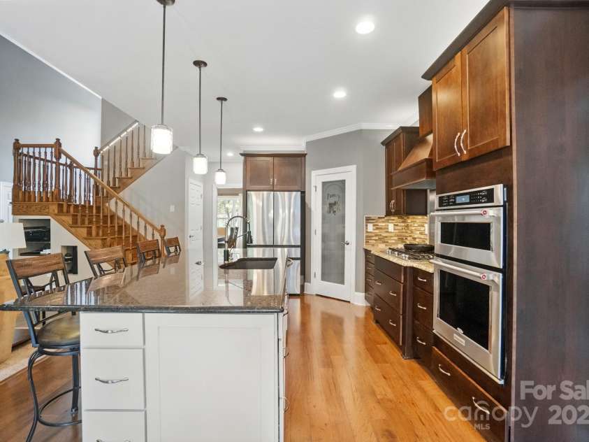2501 Mt Isle Harbor Drive, Charlotte, NC 28214.  MLS# CAR4247773, YatesRealty ID 11202. 