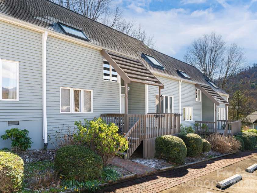 2F Lynx Drive, Black Mountain, NC 28711.  MLS# CAR4360647, YatesRealty ID 11203. 