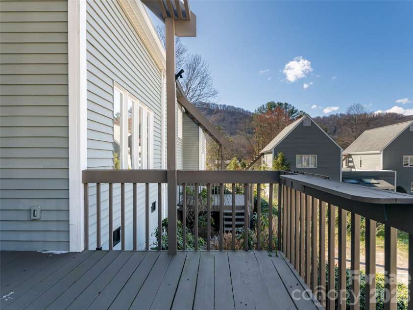 2F Lynx Drive, Black Mountain, NC 28711.  MLS# CAR4360647, YatesRealty ID 11203. 