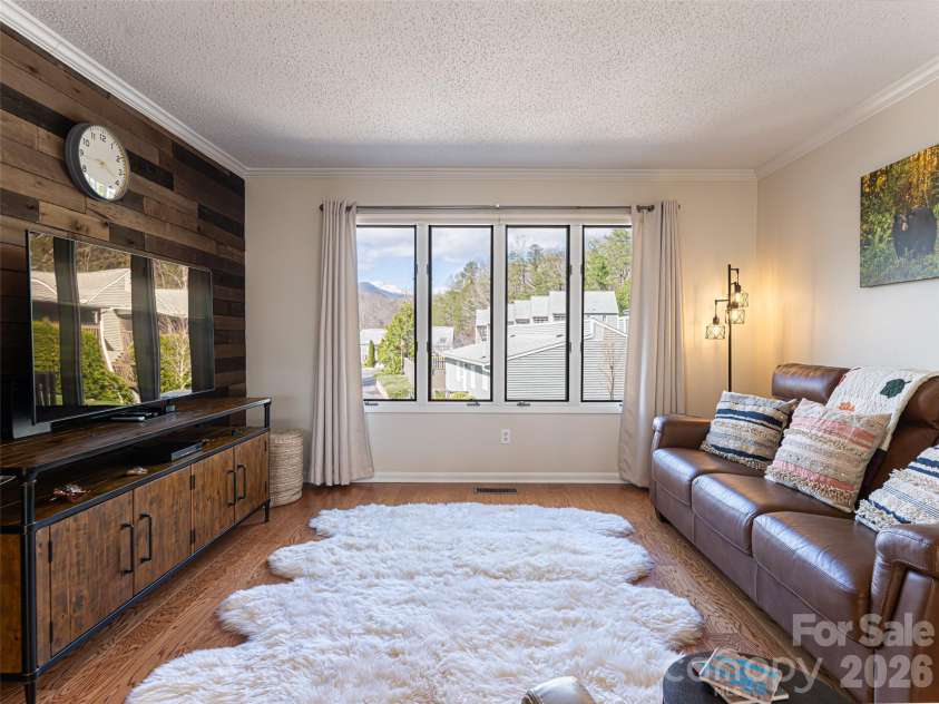 2F Lynx Drive, Black Mountain, NC 28711.  MLS# CAR4360647, YatesRealty ID 11203. 