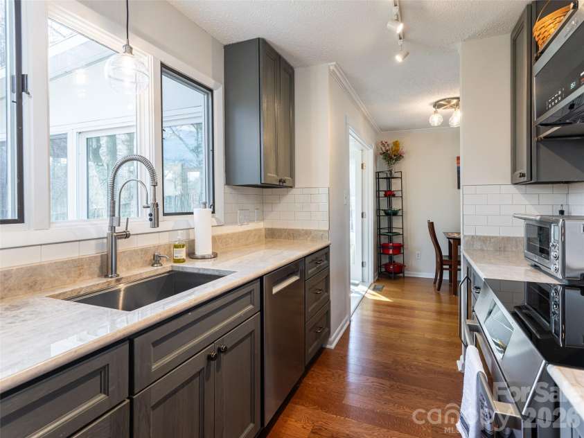 2F Lynx Drive, Black Mountain, NC 28711.  MLS# CAR4360647, YatesRealty ID 11203. 