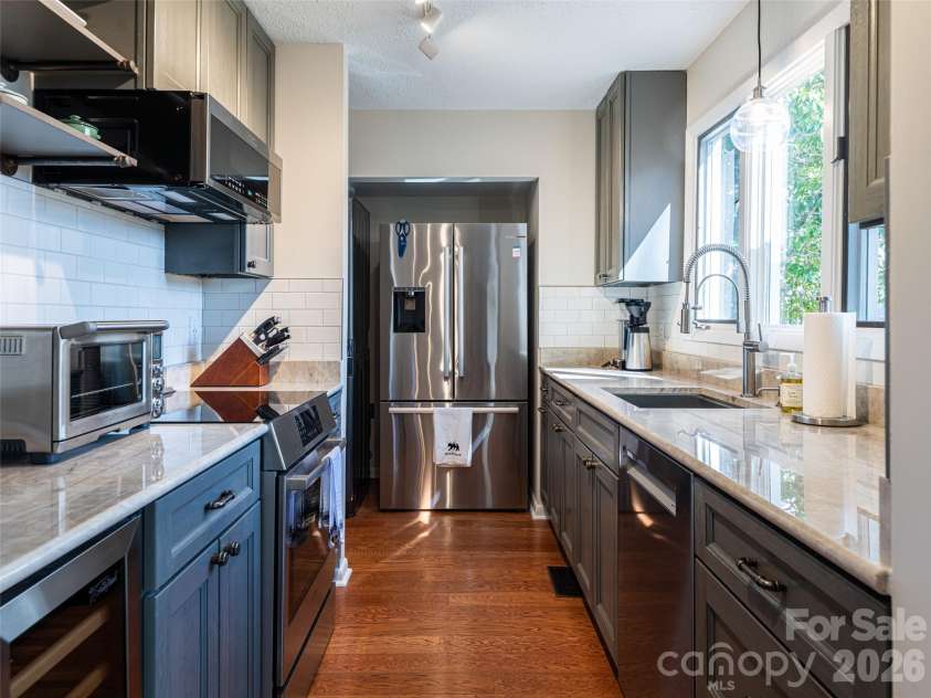 2F Lynx Drive, Black Mountain, NC 28711.  MLS# CAR4360647, YatesRealty ID 11203. 