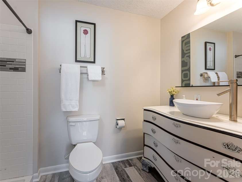2F Lynx Drive, Black Mountain, NC 28711.  MLS# CAR4360647, YatesRealty ID 11203. 